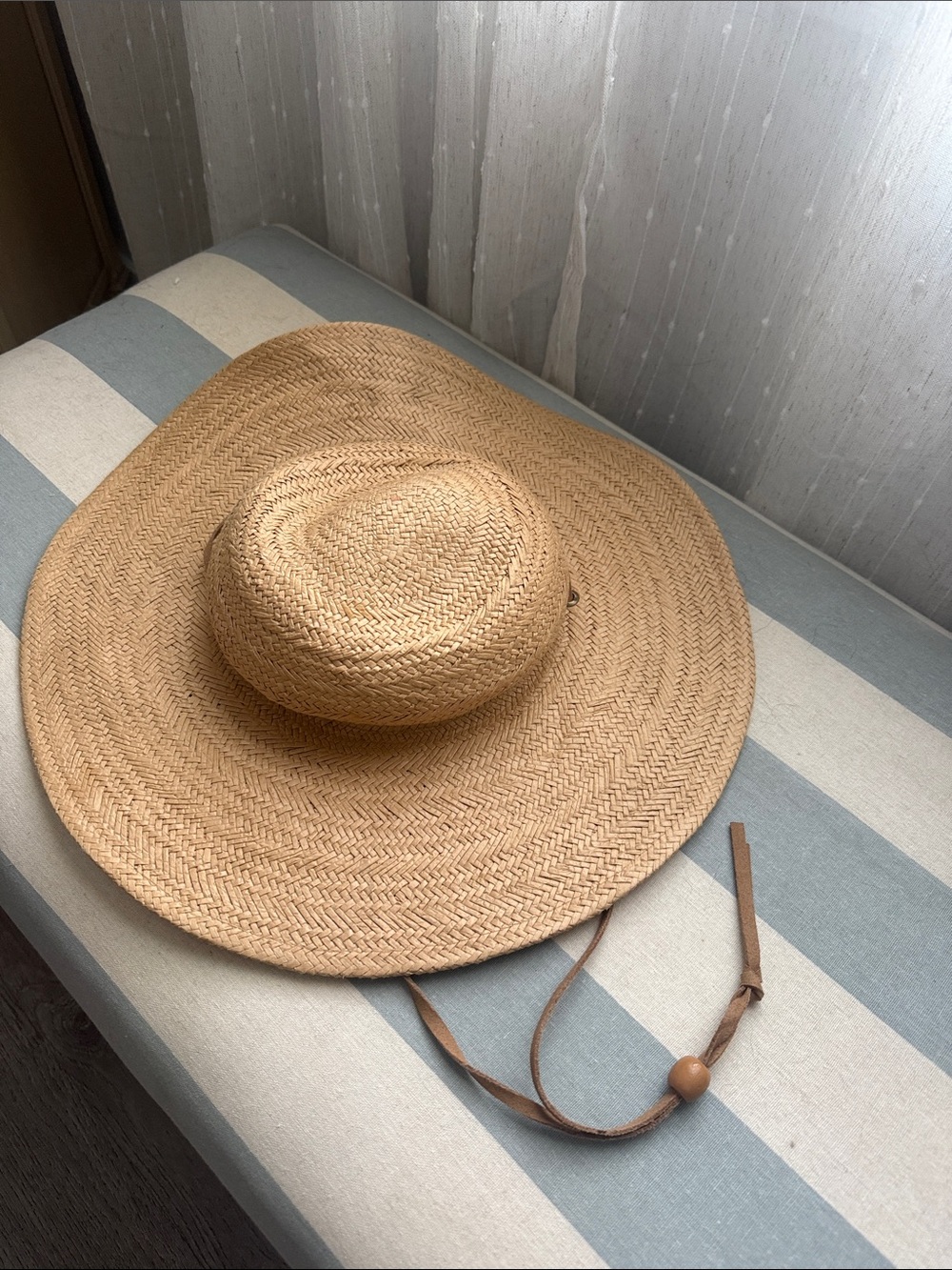 Vineyard vines Wide Brim Straw Sun Hat with Chin Strap - Natural